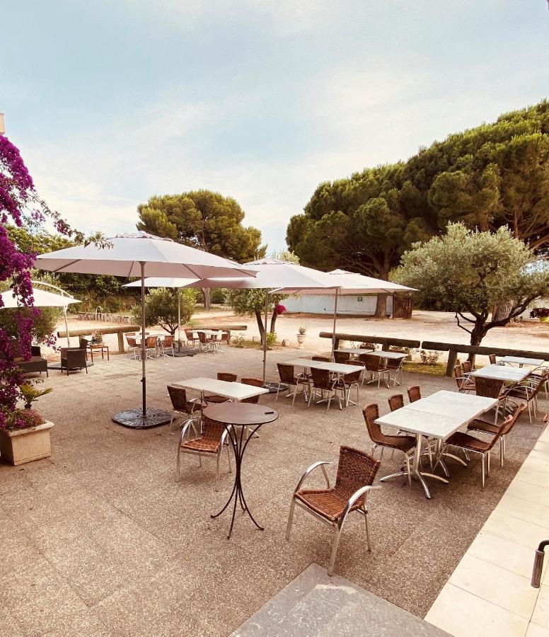 Hotel Restaurant La Plage Port-Saint-Louis-du-Rhone Bagian luar foto